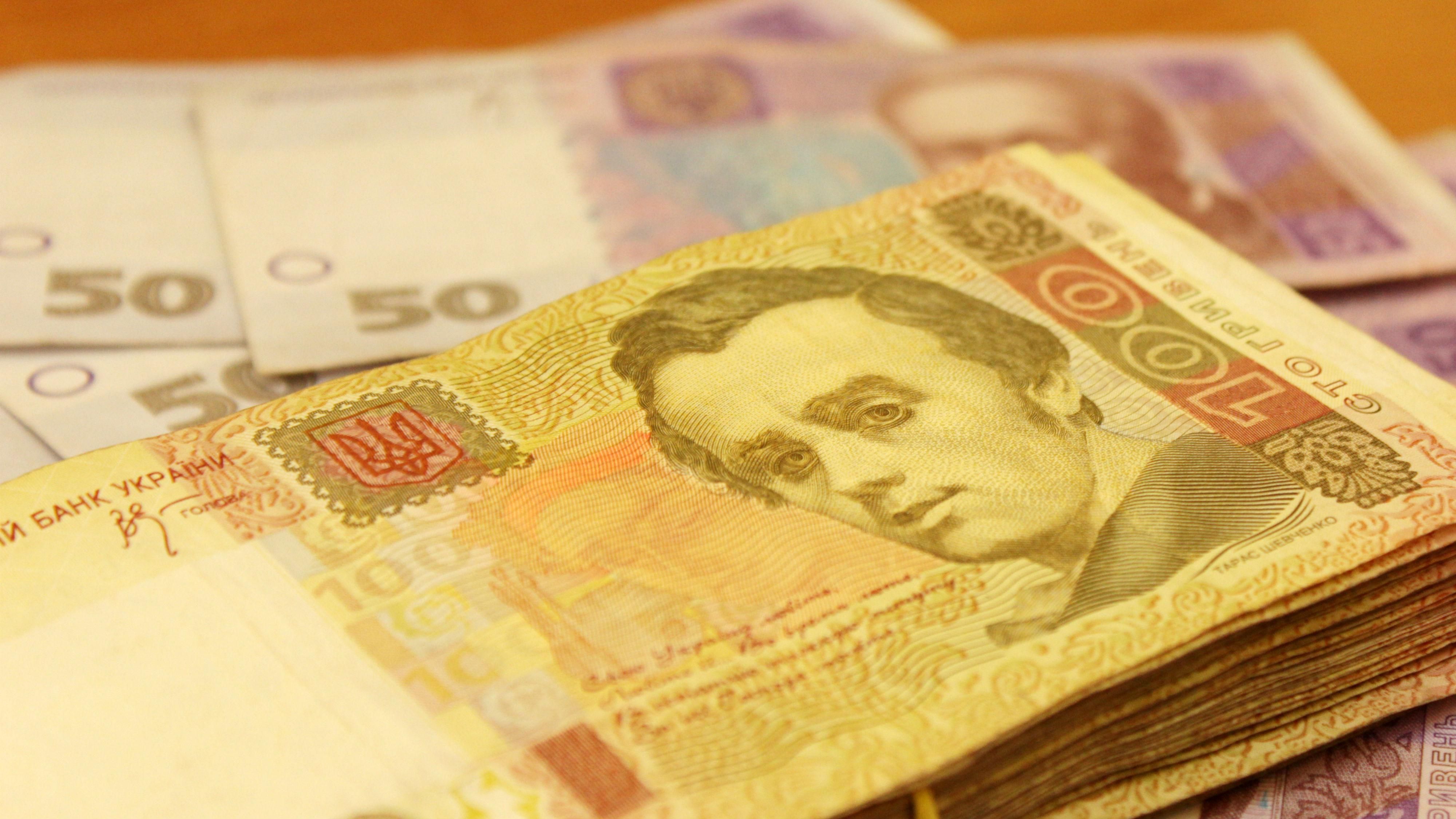 Крымчан заставляют выплачивать украинские кредиты российским банкам