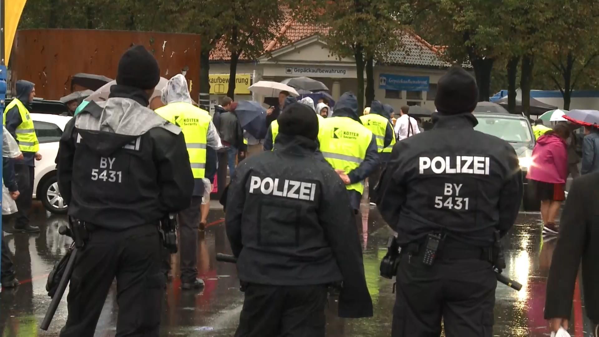 Легендарный "Октоберфест" охраняет неслыханное количество копов Легендарный "Октоберфест" охраняет неслыханное количество копов