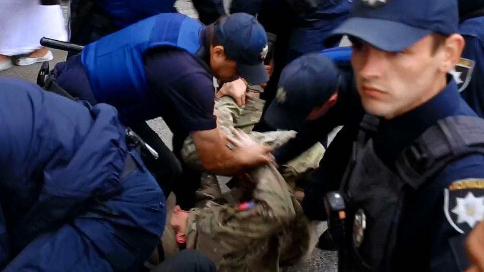 Бійка під Генконсульством Росії в Одесі: затримано активіста "Правого сектора"
