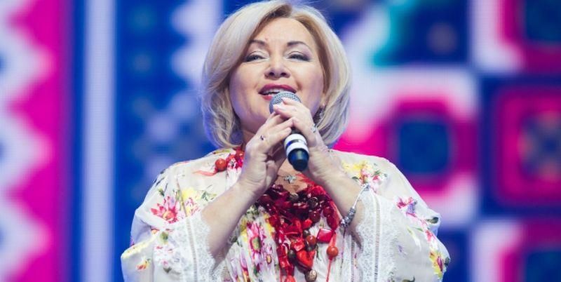 Кума Порошенка заспівала пісню про цинізм навколо війни