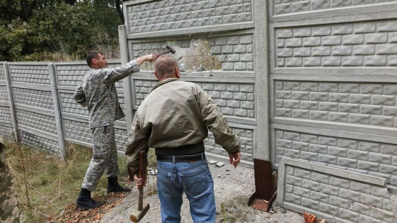 "Автомайдан" и ветераны АТО посетили имение нардепа Хомутынника