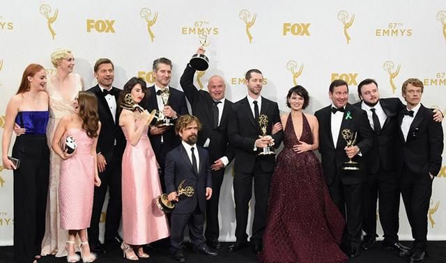 Сериал "Игра престолов" получил рекордное количество премий "Эмми" Сериал "Игра престолов" получил рекордное количество премий "Эмми"