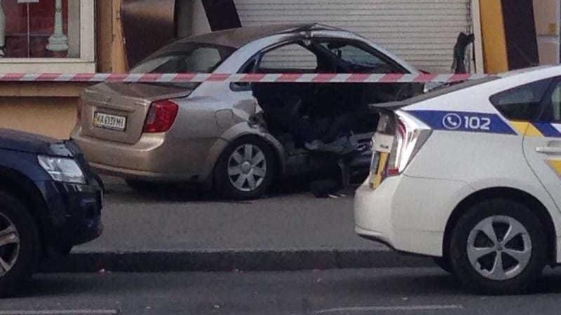 Умер пассажир такси, которое протаранило полицейский автомобиль Умер пассажир такси, которое протаранило полицейский автомобиль