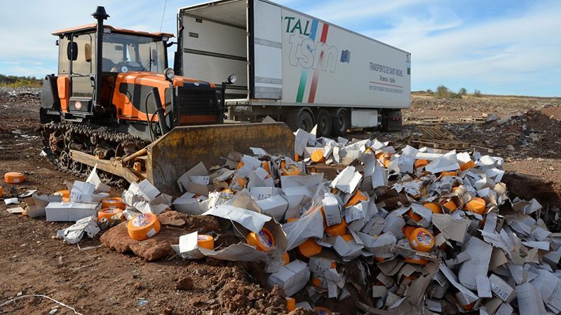 Гори ковбас і сирів знищили в окупованому Криму 