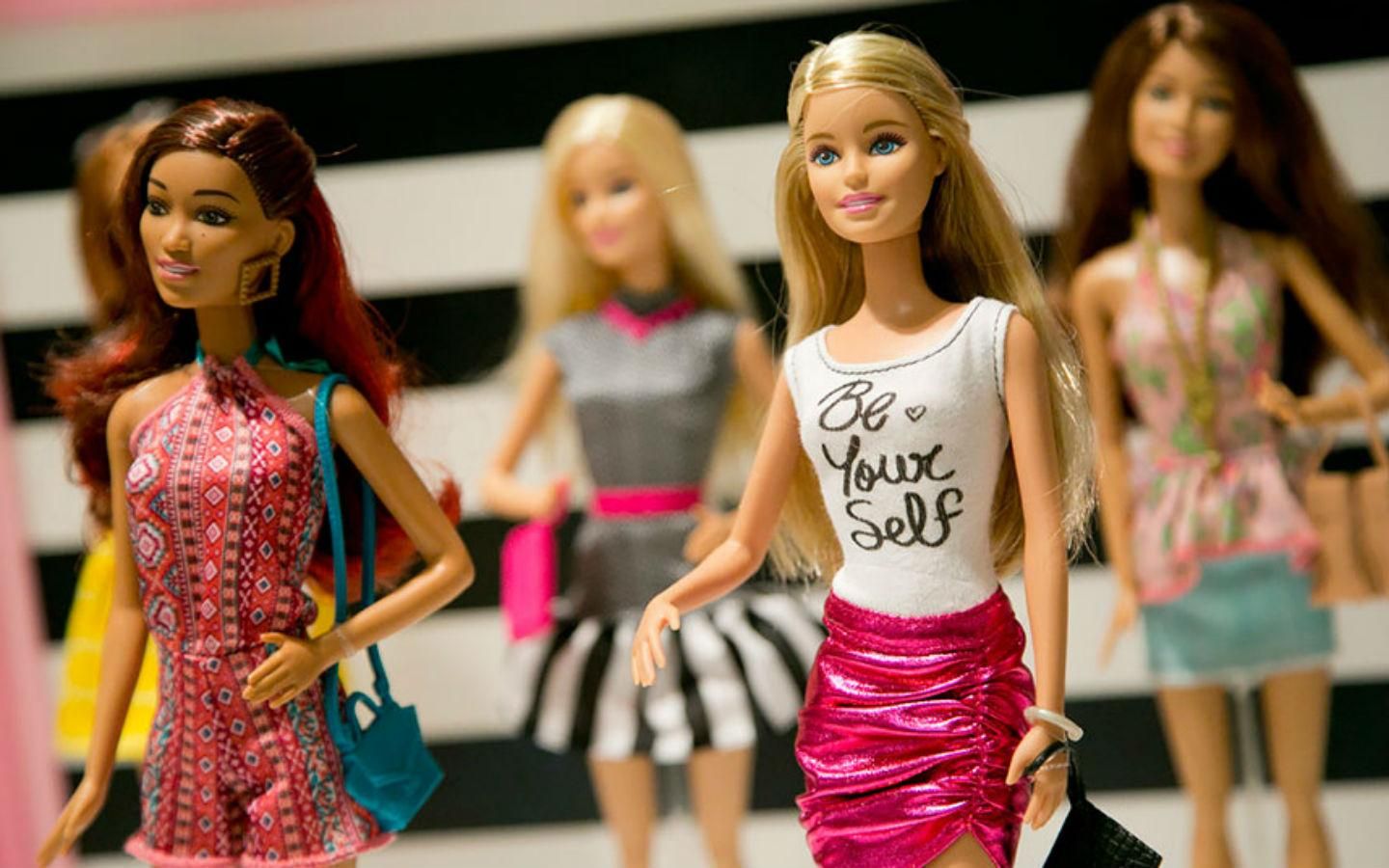 Ляльку Барбі можуть заборони в Росії через "відвертий одяг"