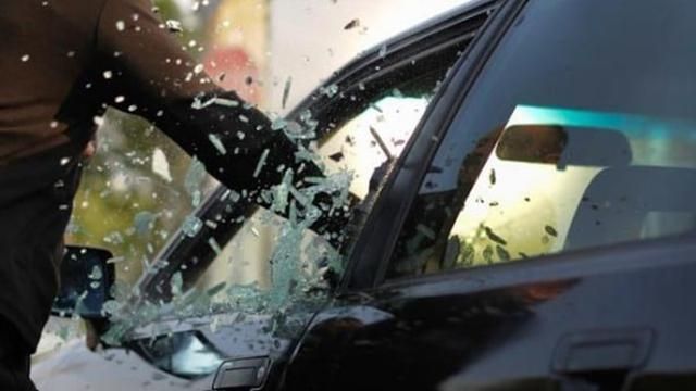 Грабители украли из автомобиля сумку с двумя миллионами Грабители украли из автомобиля сумку с двумя миллионами