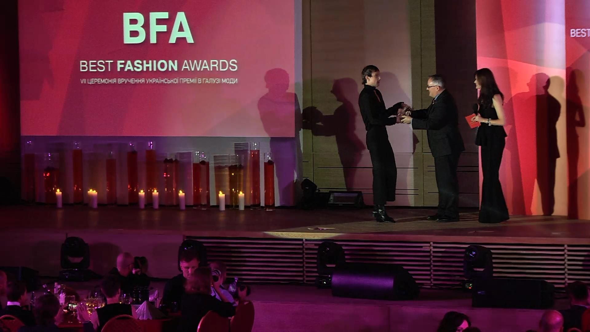 В Киеве наградили лучших украинских дизайнеров В Киеве наградили лучших украинских дизайнеров