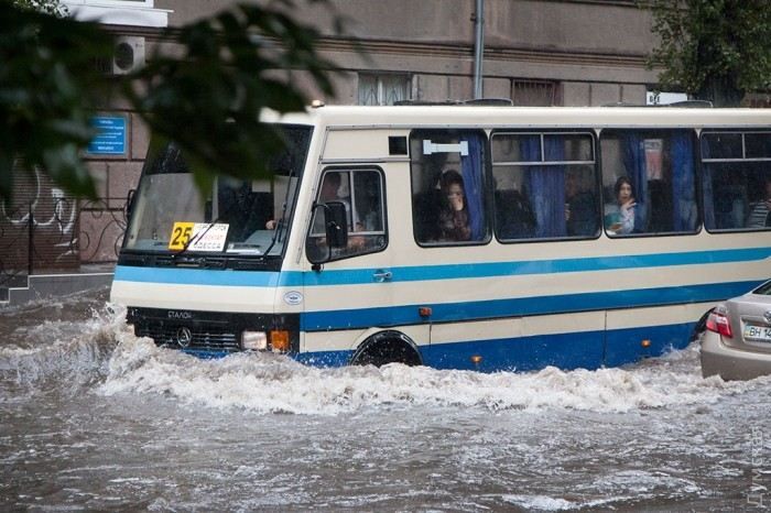 Что наделала стихия в Одессе: впечатляющие фото Что наделала стихия в Одессе: впечатляющие фото