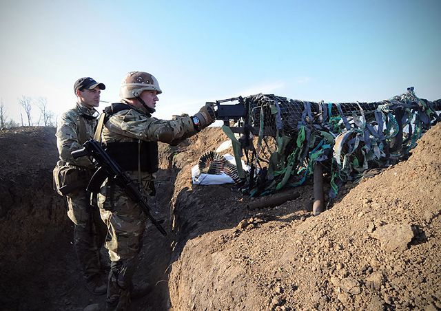 На Донбасі далі немає тиші: бойовики гатили з мінометів та гранатометів