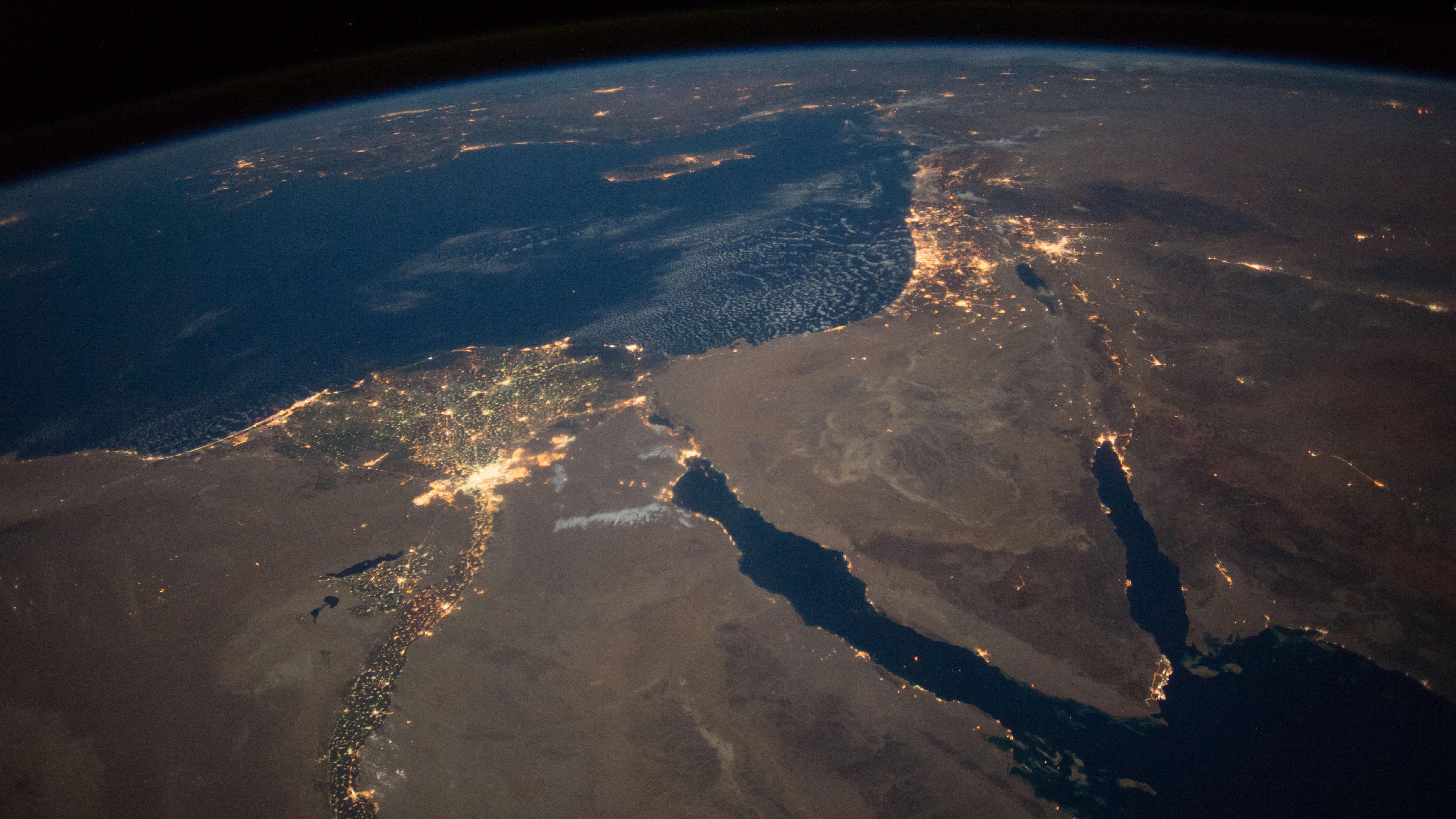 Як виглядає наша планета вночі: вражаючі фото від NASA