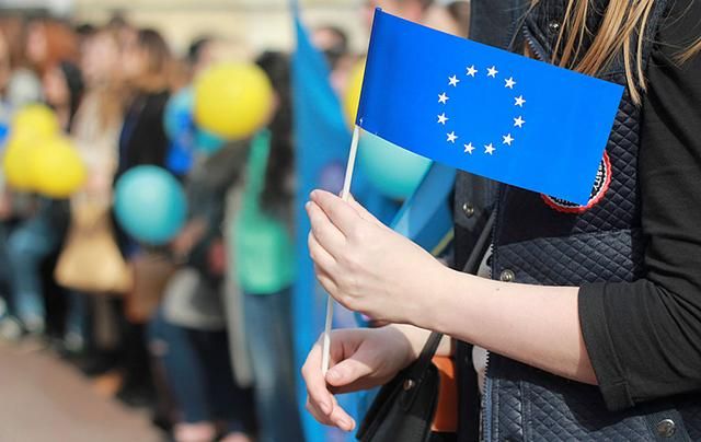 Європа мріє, щоб війна на Донбасі припинилася на будь-яких умовах, – волонтер
Європа мріє, щоб війна на Донбасі припинилася на будь-яких умовах, – волонтер