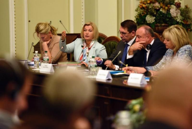 Ми не можемо виплачувати пенсії "мертвим душам" на Донбасі, – Геращенко Ми не можемо виплачувати пенсії "мертвим душам" на Донбасі, – Геращенко