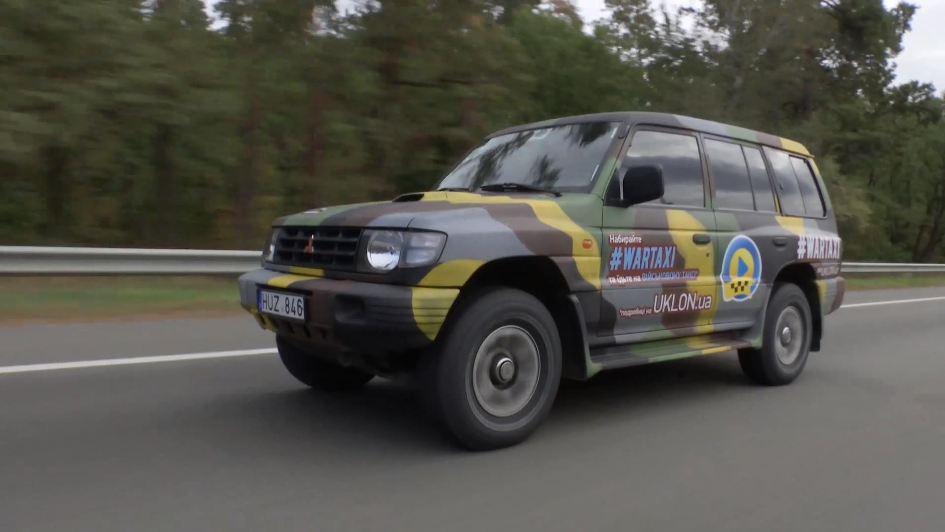 Волонтери почали сміливу акцію на дорогах Києва Волонтери почали сміливу акцію на дорогах Києва