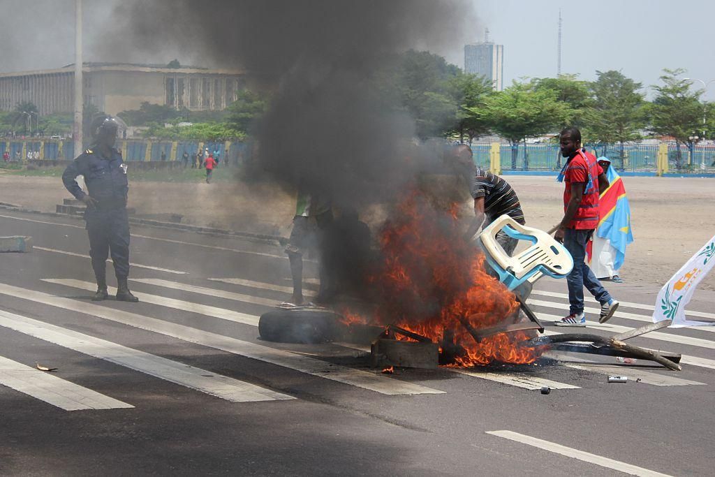 Появились фото беспорядков в Конго, которые забрали полсотни жизней Появились фото беспорядков в Конго, которые забрали полсотни жизней