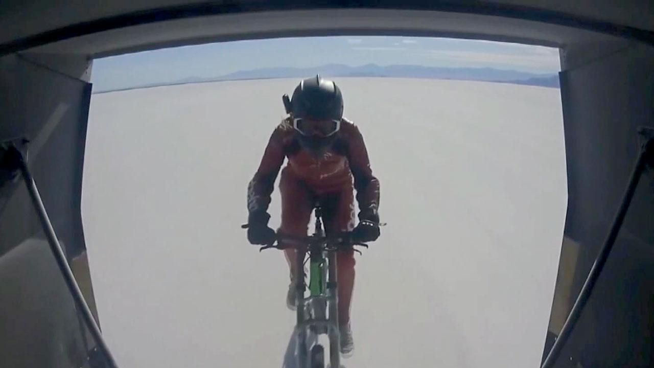 Дівчина встановила світовий рекорд швидкості на велосипеді