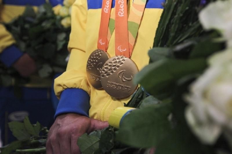 Українські паралімпійці повернулися додому: фото зустрічі героїв