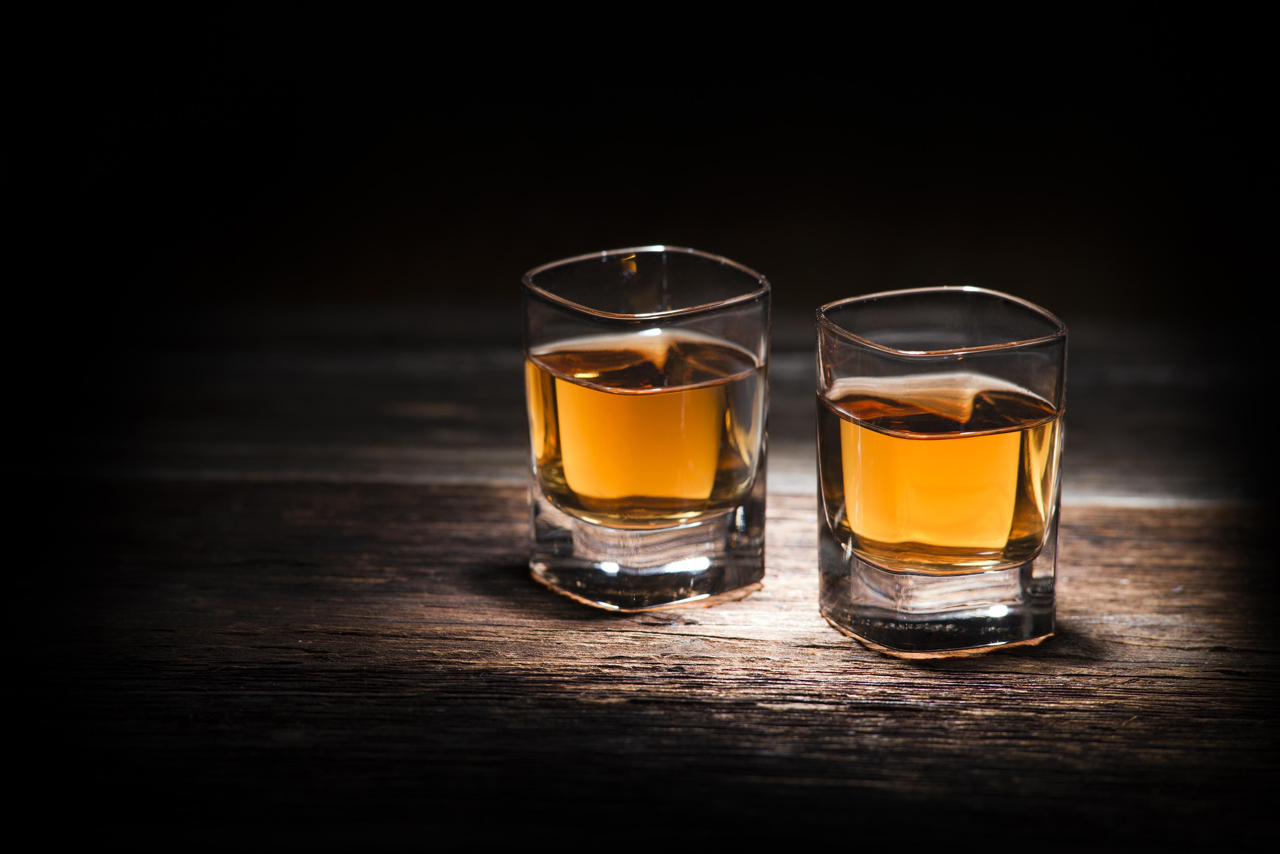 У Києві заборонили продаж алкоголю вночі У Києві заборонили продаж алкоголю вночі