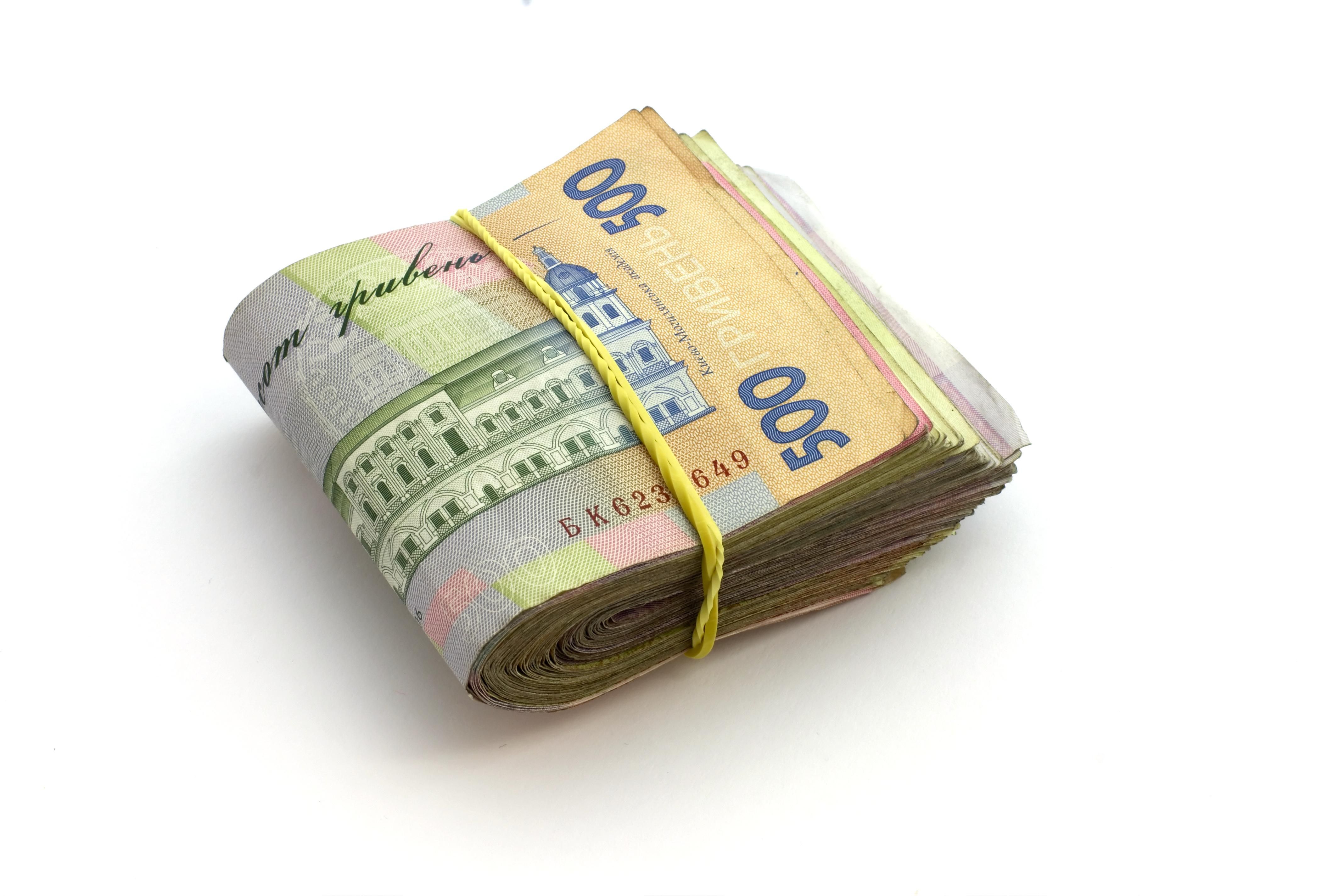 Начали подделывать банкноты в 500 гривен: как отличить подделки