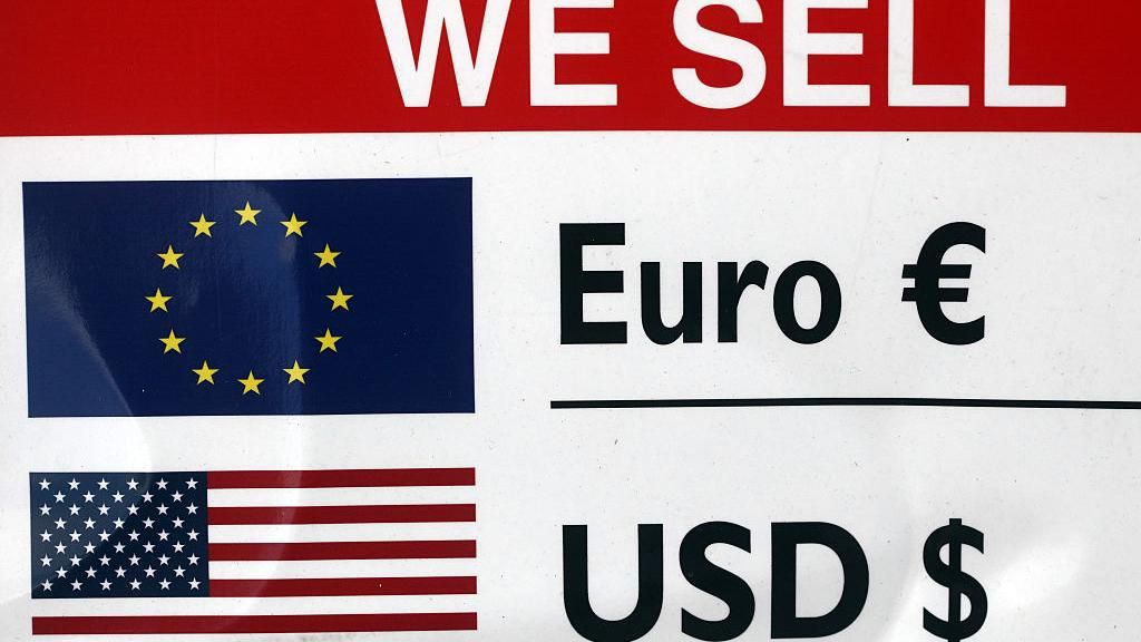 Курс валют на 23 вересня: долар дешевшає, євро дорожчає