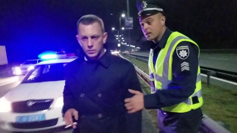 Пьяный водитель врезался в микроавтобус с пассажирами – бус перекинуло Пьяный водитель врезался в микроавтобус с пассажирами – бус перекинуло