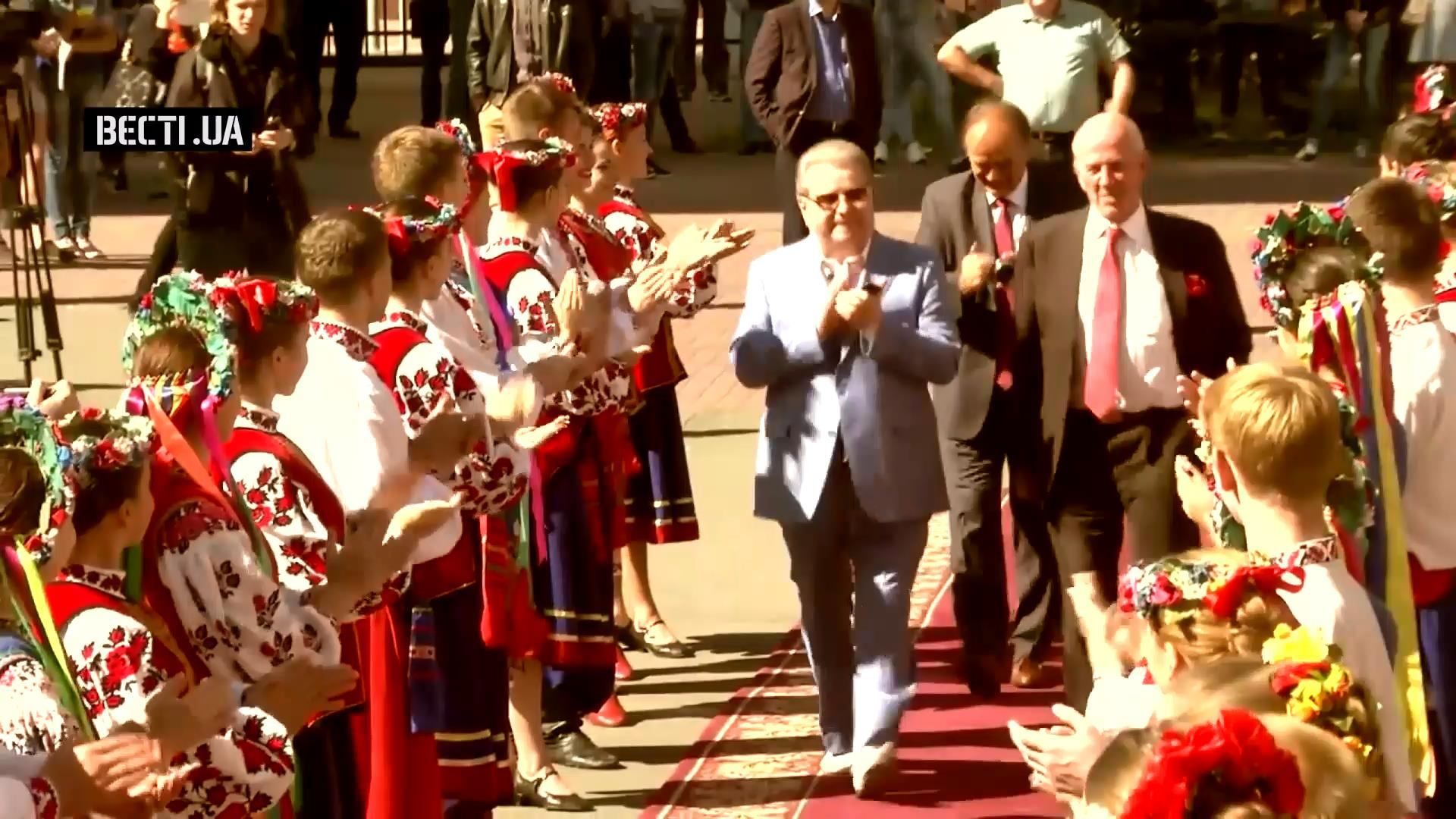 Потомок Нобеля приехал к Поплавскому в гости Потомок Нобеля приехал к Поплавскому в гости