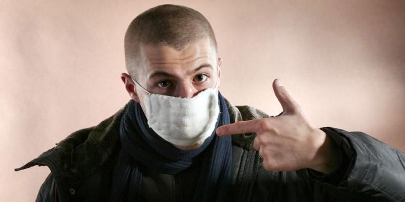 Грабитель в медицинской маске ограбил почту на большую сумму Грабитель в медицинской маске ограбил почту на большую сумму