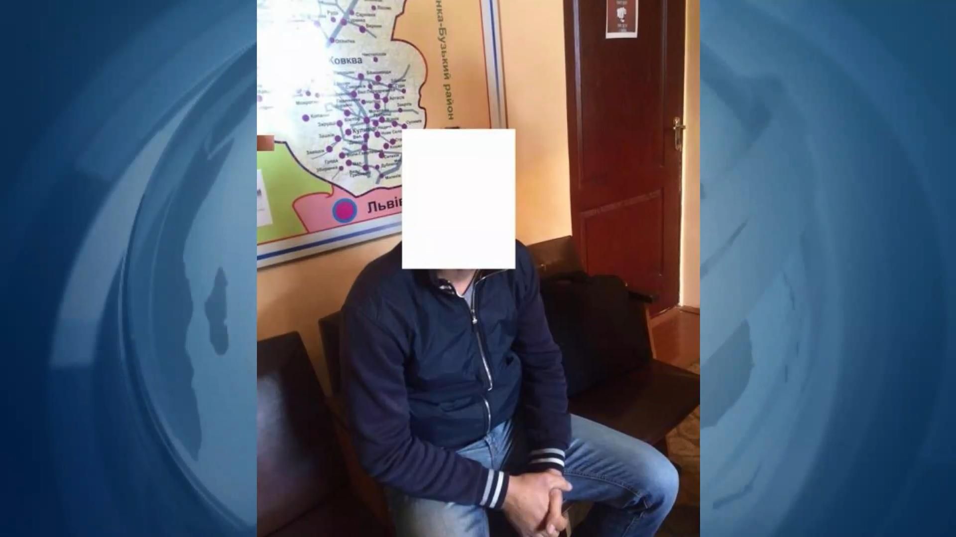 Патрульного, який намагався дати хабара, взяли під домашній арешт Патрульного, який намагався дати хабара, взяли під домашній арешт