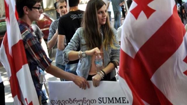 Население должно доверять институтам, а не фамилиям, – экс-министр Население должно доверять институтам, а не фамилиям, – экс-министр