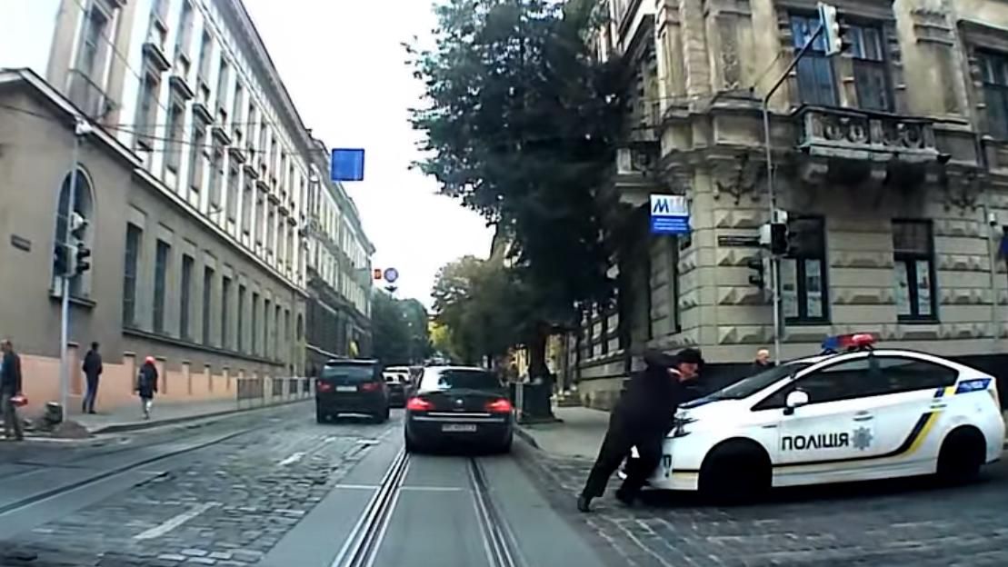 Полицейские сбили женщину на переходе во Львове Полицейские сбили женщину на переходе во Львове