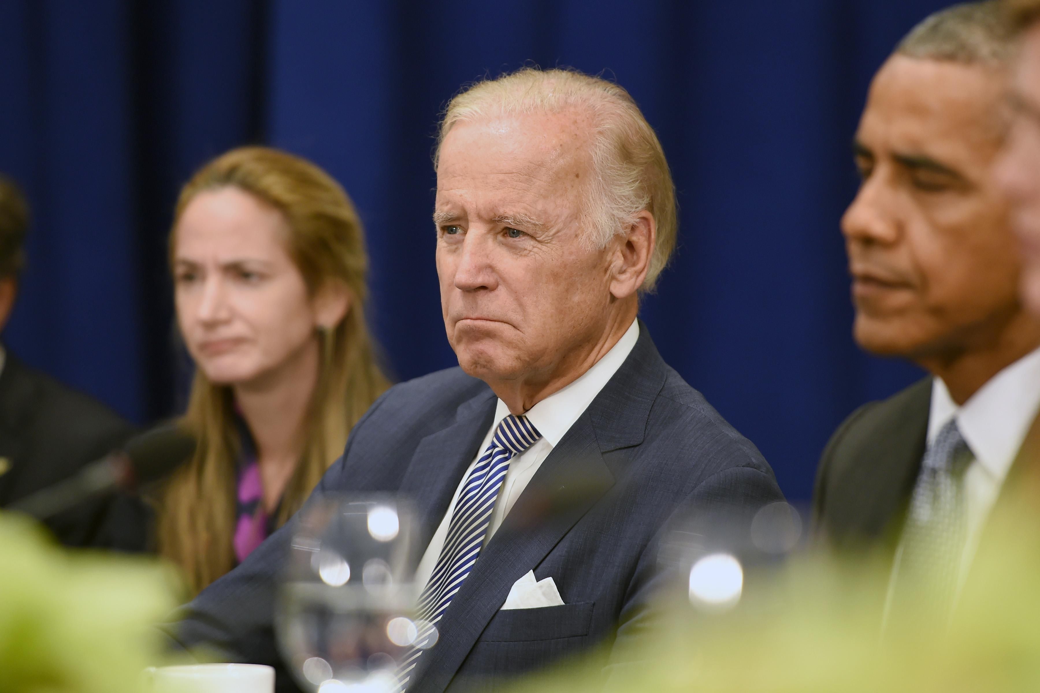 Байден убежден, что Украина готова предоставить особый статус Донбассу Байден убежден, что Украина готова предоставить особый статус Донбассу