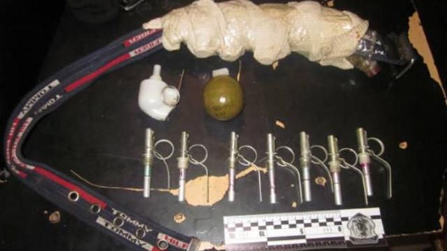 Військового з арсеналом боєприпасів затримали у метро в Києві Військового з арсеналом боєприпасів затримали у метро в Києві