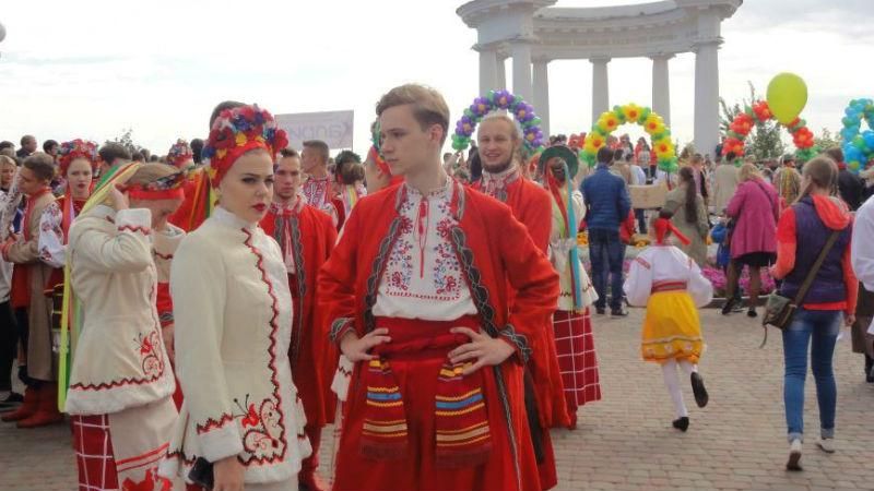 Масштабний парад вишиванок у Полтаві: з'явились яскраві фото