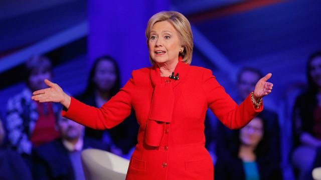 Страна должна ее нанять: The New York Times открыто поддержала Клинтон на выборах