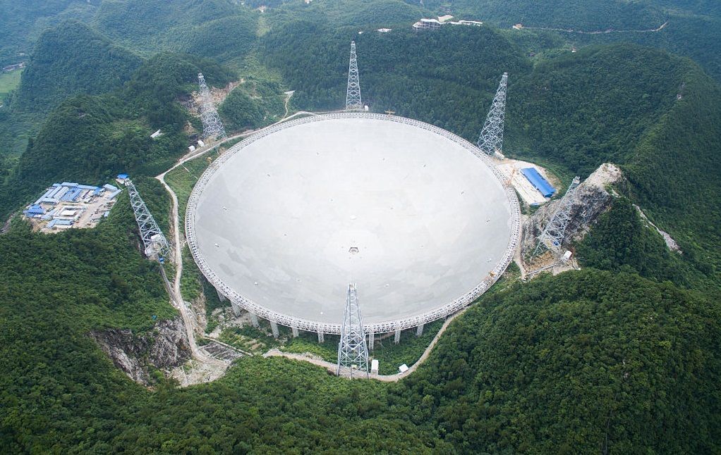 У Китаї запрацював найбільший у світі радіотелескоп