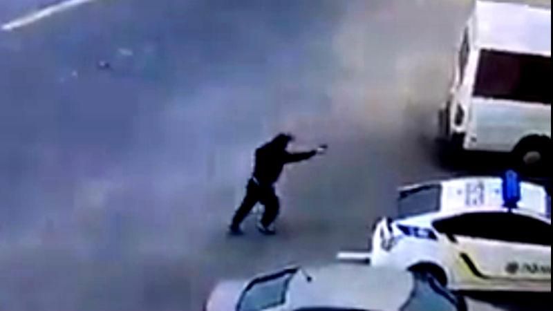 Обнародовали видео, как преступник хладнокровно расстрелял полицейского в Днепре