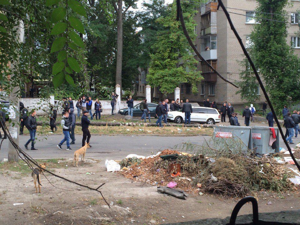 Вбивство поліцейських в Дніпрі: штурм закінчився нічим, поліція покидає будинок