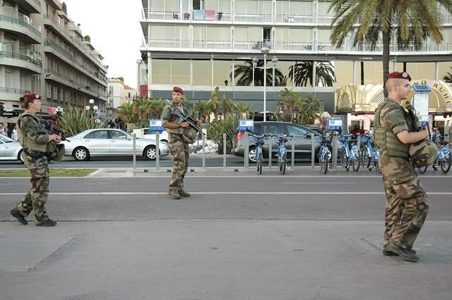 Во Франции задержали несовершеннолетних девушек, которые готовили теракты Во Франции задержали несовершеннолетних девушек, которые готовили теракты