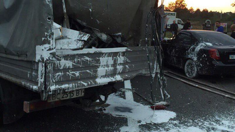 Страшное ДТП под Львовом: погиб работник дорожной службы