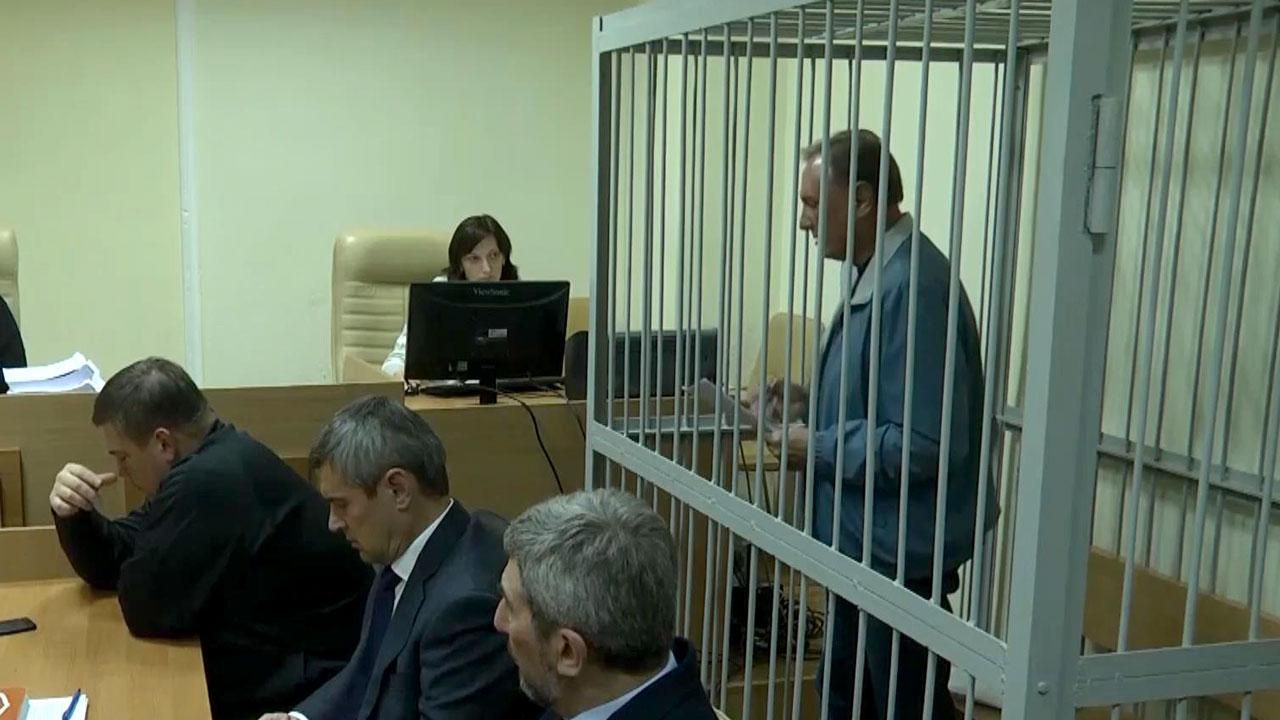 Больше 10 часов суд не может решить, что делать с Ефремовым Больше 10 часов суд не может решить, что делать с Ефремовым