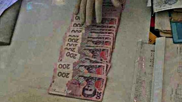 Руководитель военного госпредприятия попался на взятке Руководитель военного госпредприятия попался на взятке