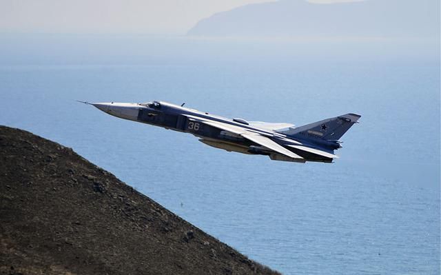 Бомбардувальники Росії пролетіли просто під пасажирським літаком Ісландії