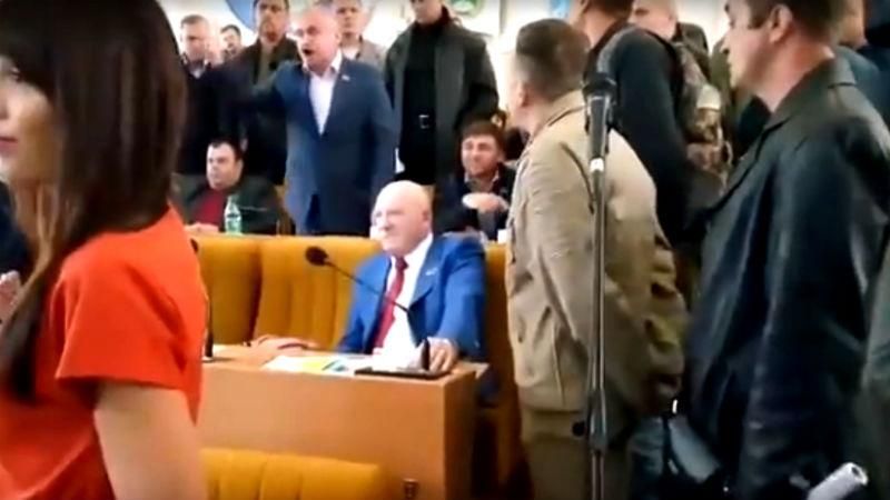 АТОшникы подрались с депутатами Опоблока в Николаеве АТОшникы подрались с депутатами Опоблока в Николаеве