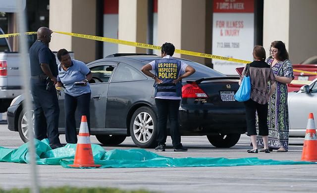 Адвокат в униформе с нацистской символикой расстрелял людей в Хьюстоне Адвокат в униформе с нацистской символикой расстрелял людей в Хьюстоне