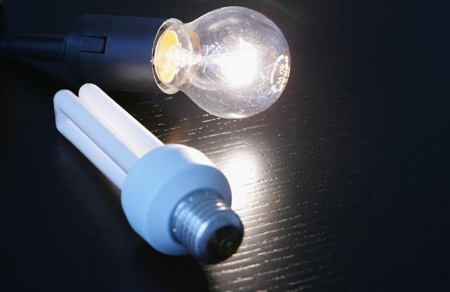 Українцям можуть щомісяця збільшувати тарифи на світло
Українцям можуть щомісяця збільшувати тарифи на світло