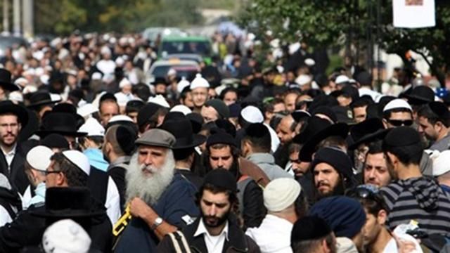 Поліція посилює заходи безпеки через паломників-хасидів в Умані Поліція посилює заходи безпеки через паломників-хасидів в Умані