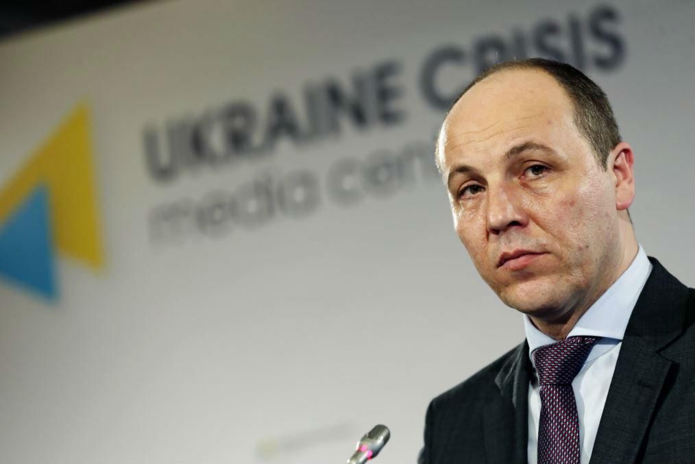 Нас лякають вибори під дулами автоматів, – Парубій Нас лякають вибори під дулами автоматів, – Парубій