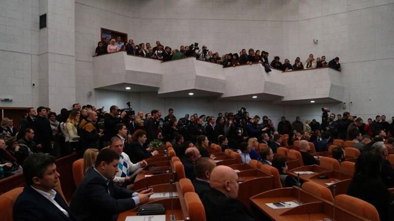 Дніпровські депутати підвищили зарплатню меру у 8 разів