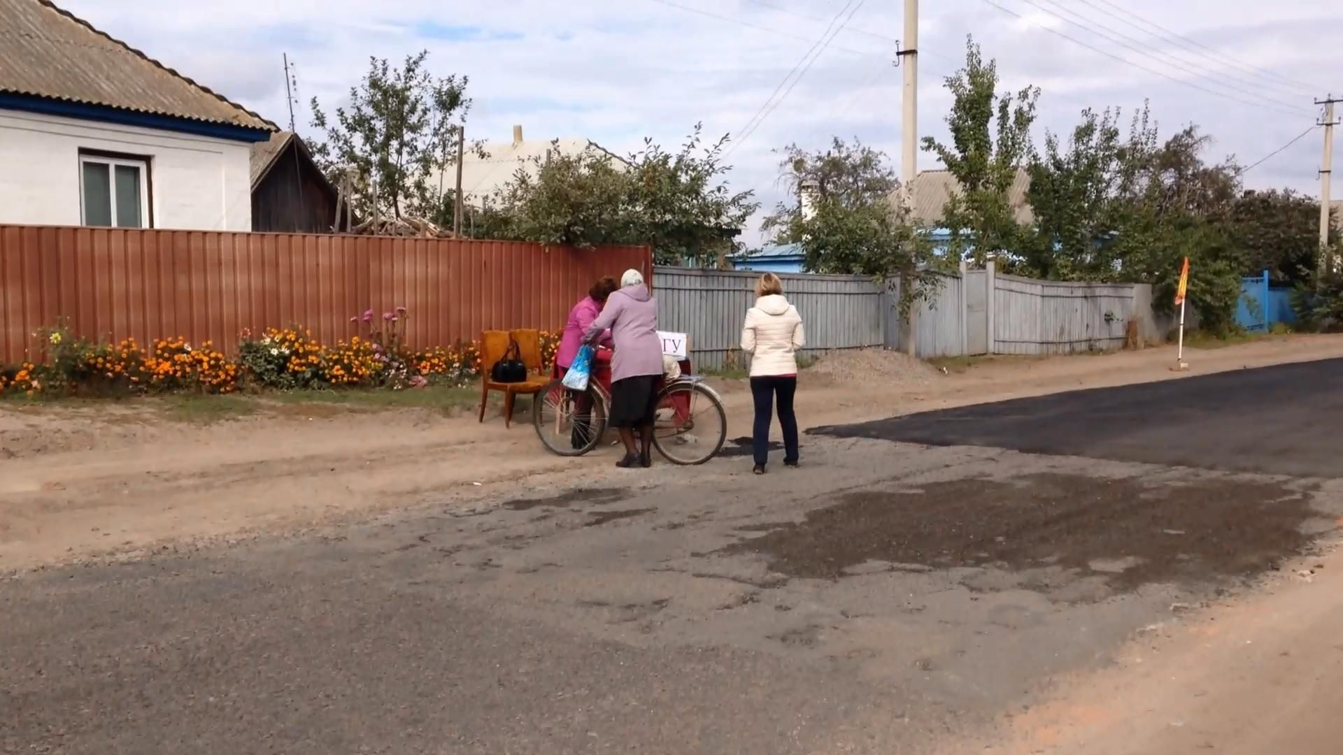 Місцеві жителі самостійно відремонтували проблемну дорогу на Черкащині