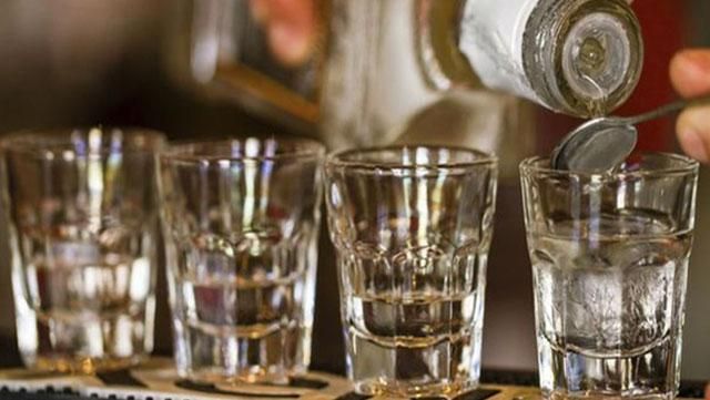 Прокуратура встановила, хто виготовляв отруйний алкоголь на Харківщині
