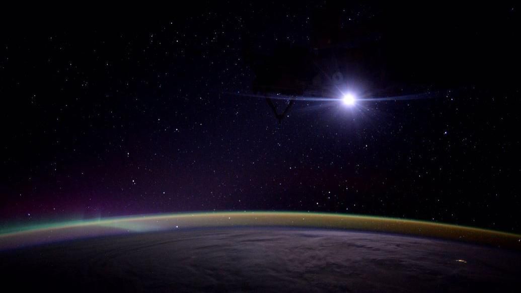 Як виглядає схід Місяця з космічної станції: неймовірне фото від NASA